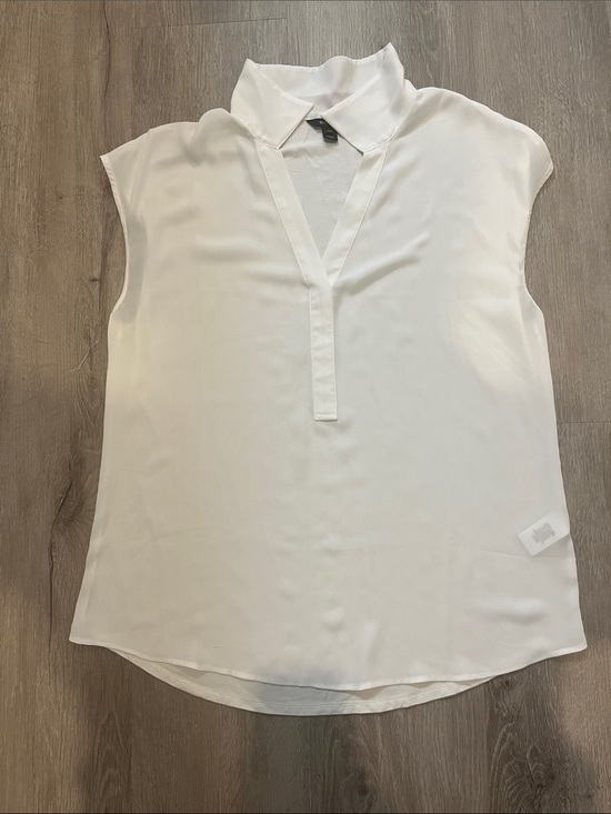 RW&CO. Tops - RW&CO. Sleeveless Cream Collared V-Neck Blouse